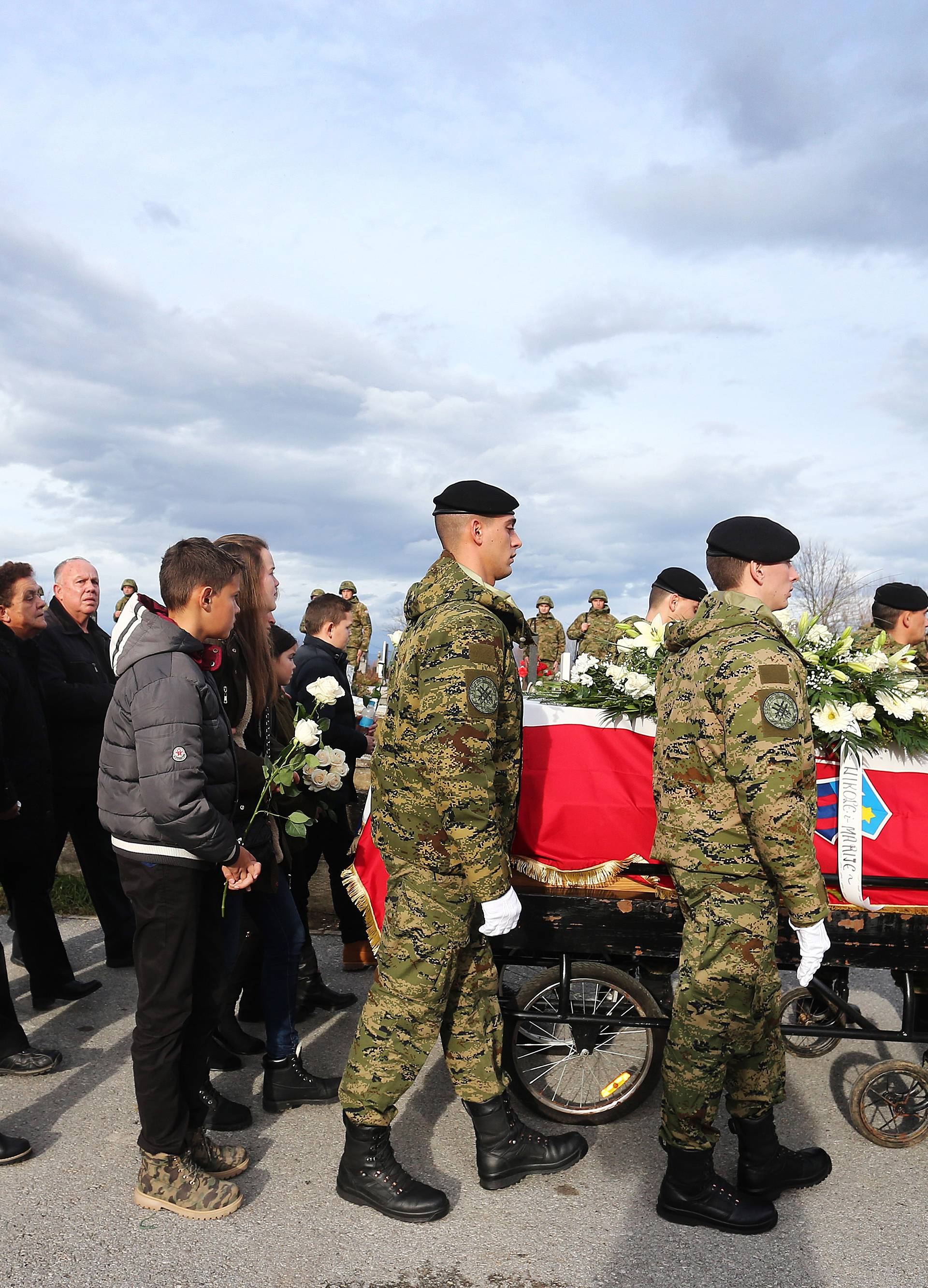 Pokopan vojnik Mario Pavišić: 'Otišao je kada je najpotrebniji'