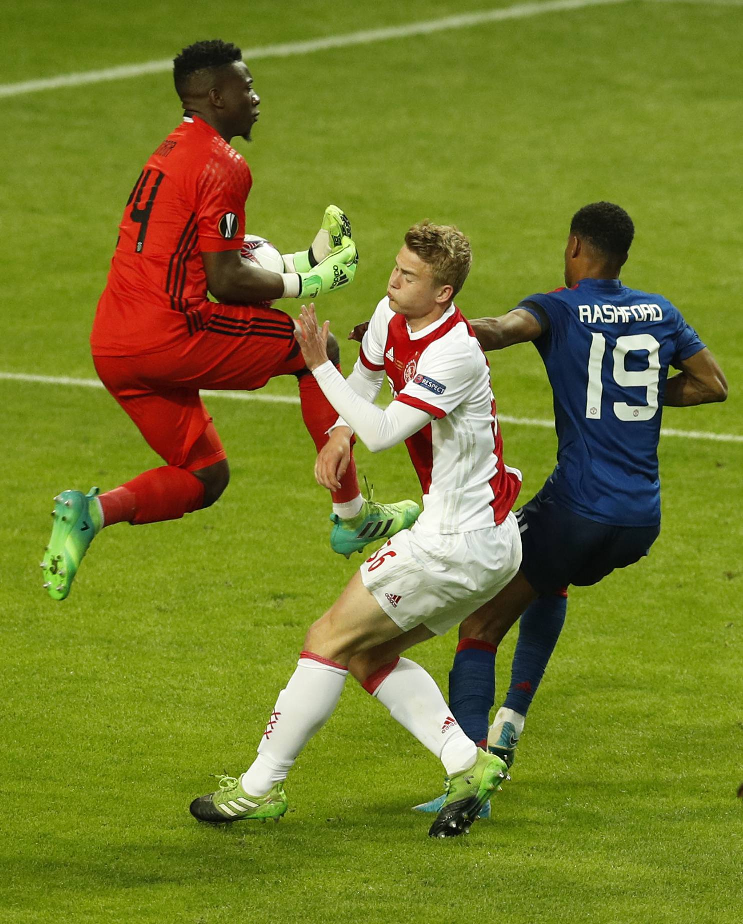 Ajax's Andre Onana (L) in action with Manchester United's Marcus Rashford