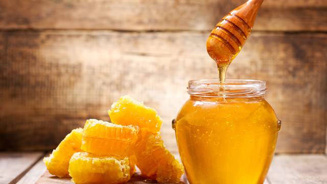 Pojedite žličicu meda prije spavanja - evo koje su dobrobiti