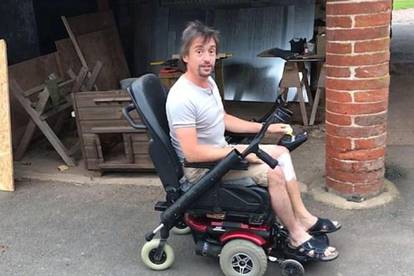 Richard Hammond je 'nabrijao' svoja kolica pa sad u njima juri