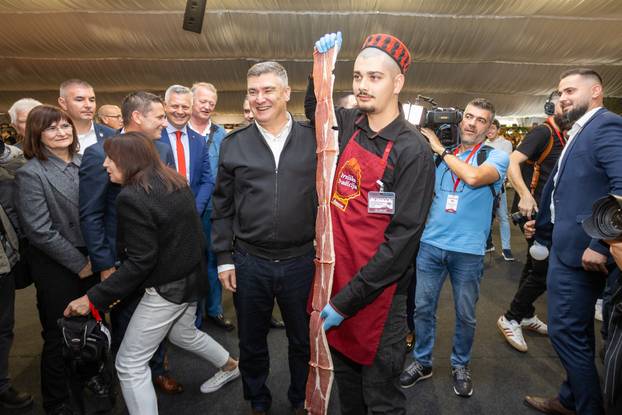 Otvoren 17. Internacionalni sajam pršuta u Tinjanu