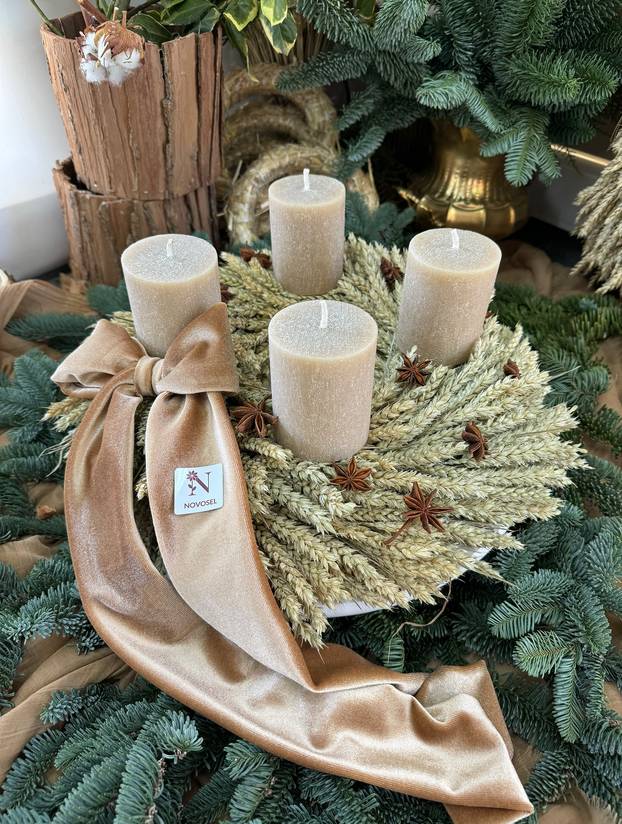 Naši umjetnici i dizajneri nude ukrase za Božić: Šalice se zlate, a vezeni vijenci su najtraženiji