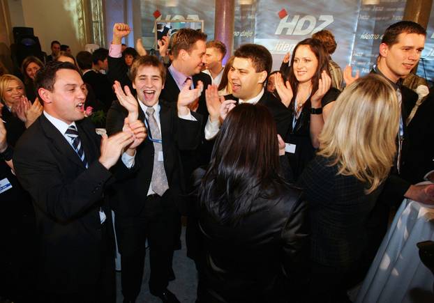 2007. Predsjednik HDZ-a Ivo Sanader najavio da očekuje mandat za sastavljanje vlade 