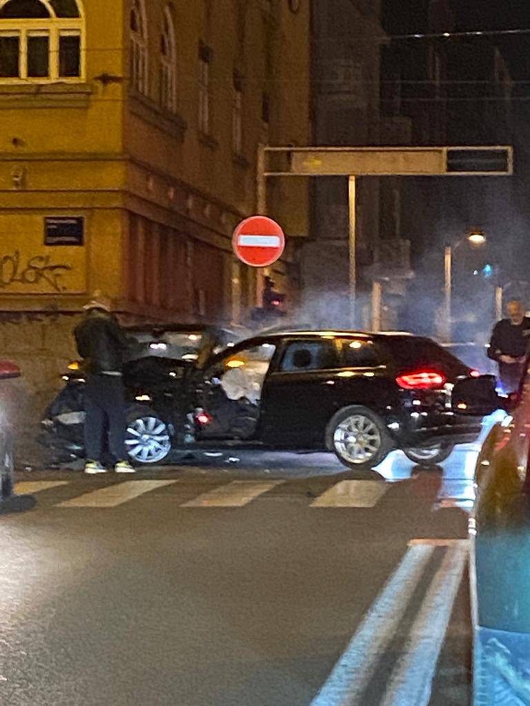Krš i lom u centru Zagreba: Na križanju se sudarila dva vozila