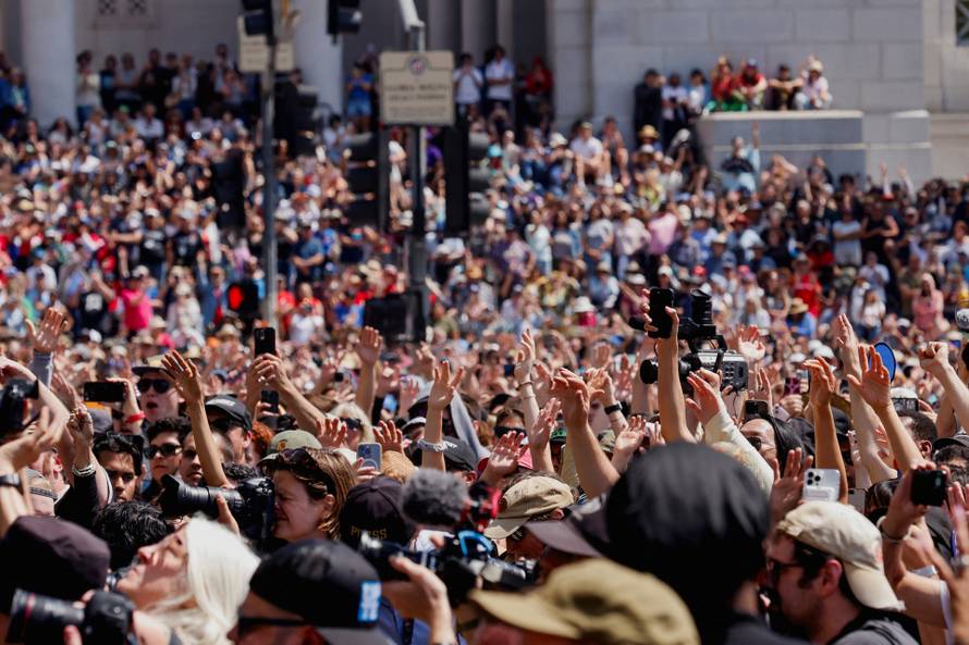 U.S. Sen. Sanders and U.S. Rep. Ocasio-Cortez hold a rally in Los Angeles