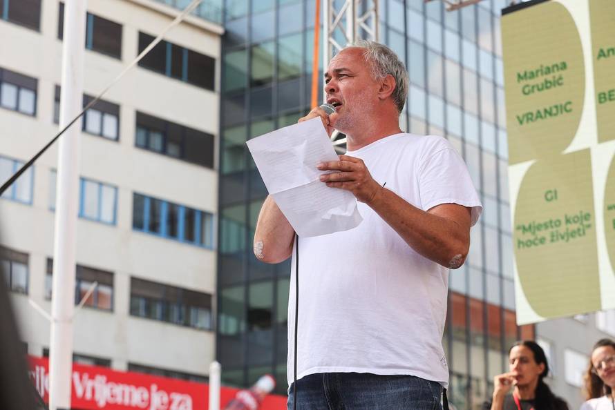Glavni trg u Zagrebu prepun prosvjednika zbog opasnog otpada u Lici