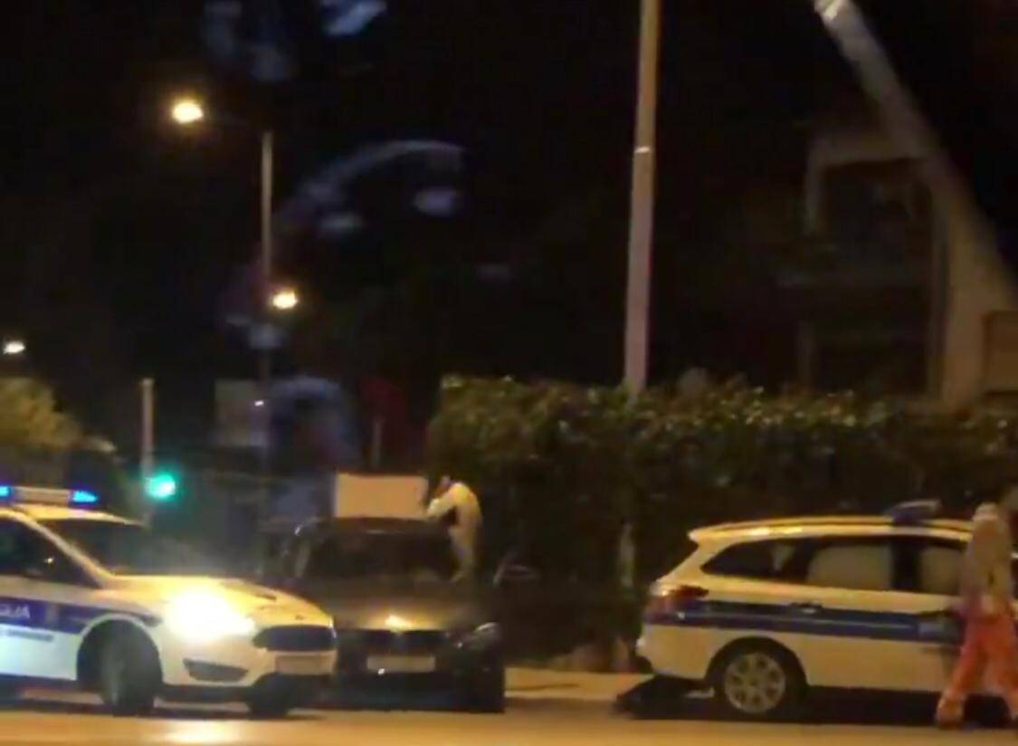 Policija u Splitu udarila u stup, traže misteriozni tamni auto...