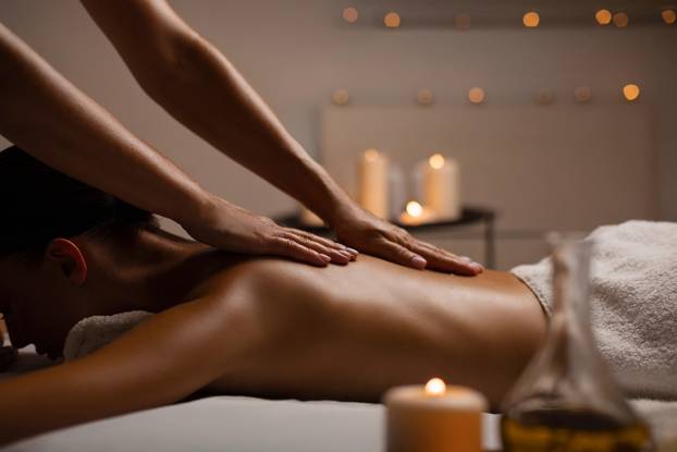Fit,Lady,Receiving,Back,Massage,,Enjoying,Relaxation,Atmosphere,At,Spa