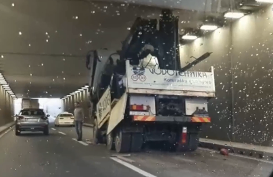 Nova cesta, niski strop: Zapeo je u podvožnjaku Radničke...