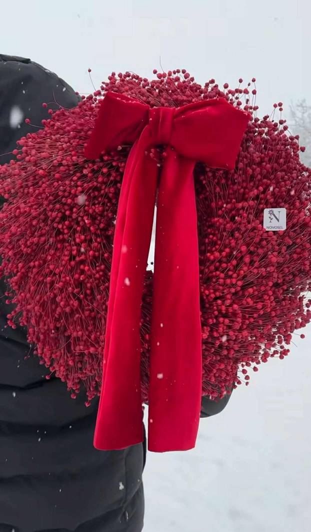 FOTO Domaći kreativci svojim vijencima za vrata stvaraju blagdansku magiju već na ulazu