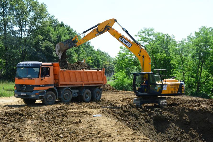 Vodu moraju kupovati: Plaćaju račune, a iz slavine curi mulj