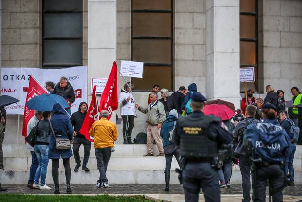 Zagreb: Prosvjedno okupljanje na Trgu žrtava fašizma pod nazivom "Za budućnost bez HDZ-a"