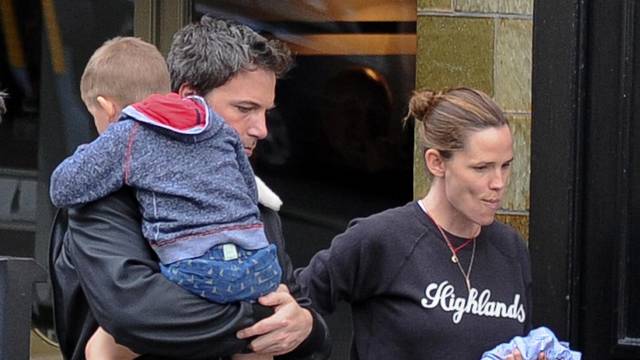 EXCLUSIVE ***NO WEB WITHOUT APPROVAL*** Ben Affleck and Jennifer Garner enjoy a meal out in London with their children and some friends.