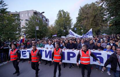 Veliki prosvjed u Banjoj Luci. Oporba viče 'Mile lopove', traže ponovno brojanje glasova