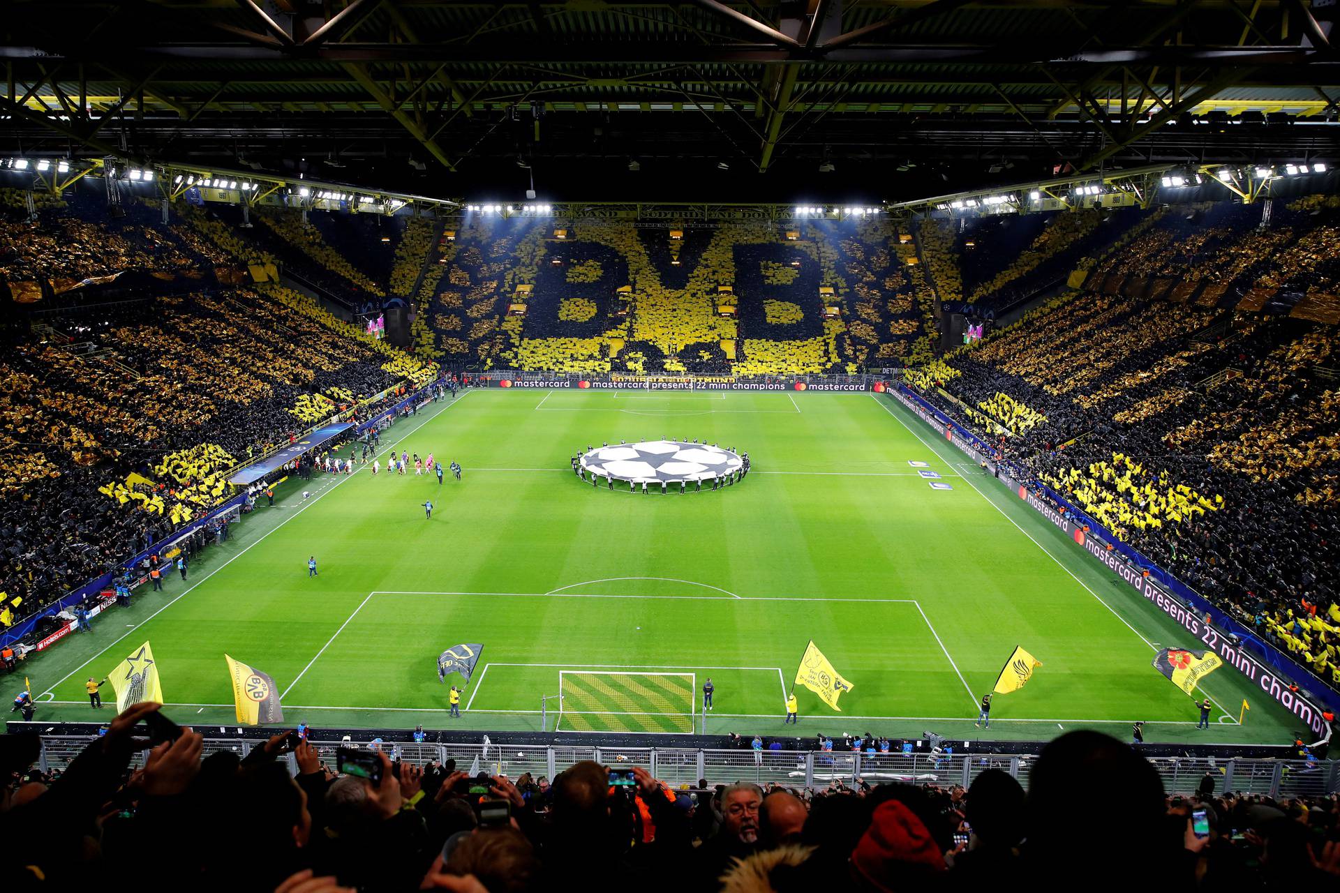 Champions League - Round of 16 First Leg - Borussia Dortmund v Paris St Germain