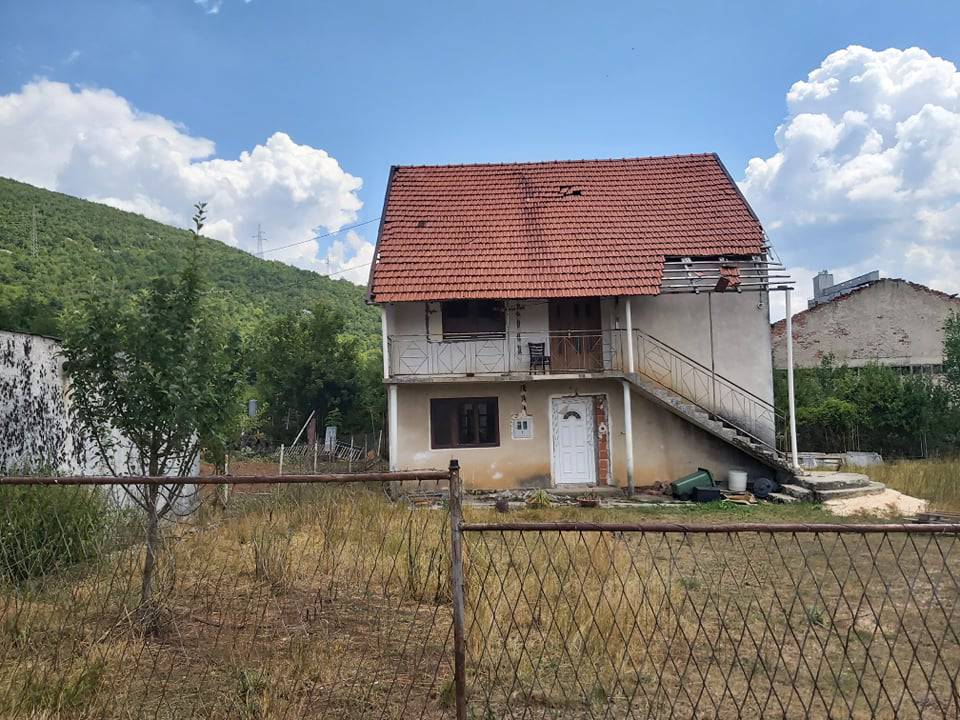 Nitko se još uvijek nije pobrinuo za leš kujice i štenaca: 'Smrad je nepodnošljiv, bojimo se zaraze'