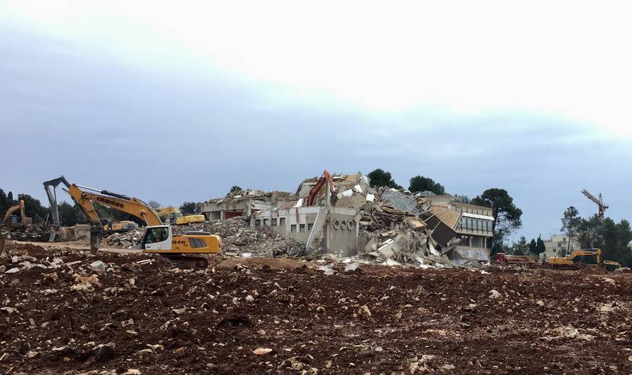 Detalji strave: Tri etaže hotela zatrpale su bagerista u Poreču