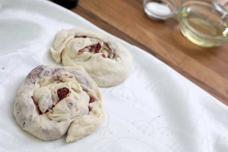 Pristala raditi burek i dobila  1000 kn: Mama će me se odreći