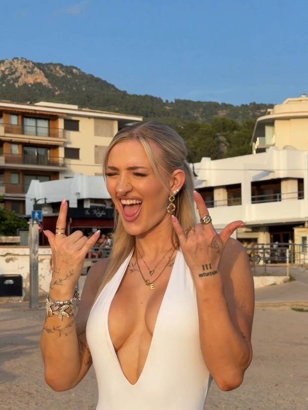 FOTO Fitness trenerica: Zbog odjeće su mi zabranili ulaz u avion, rekli su mi da sam gola