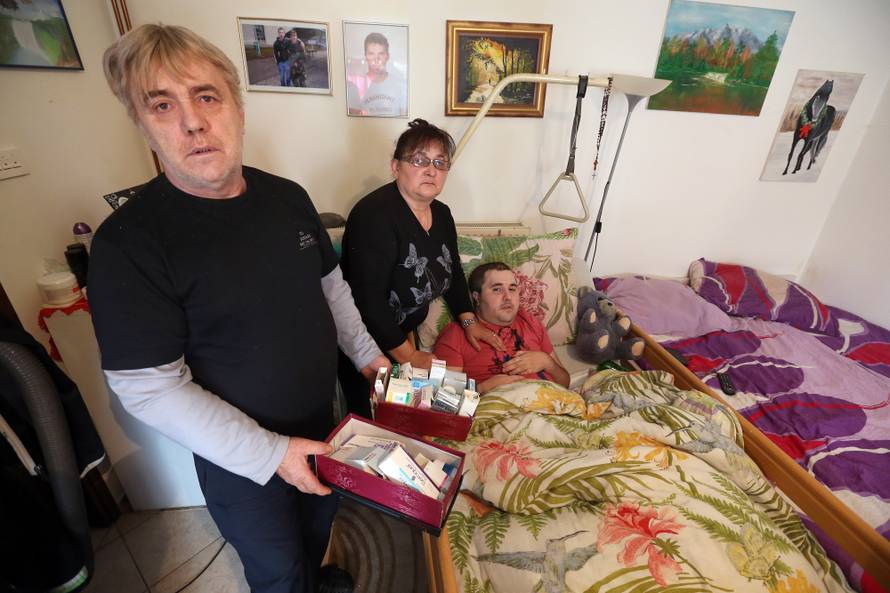 Plati ili umri: Rasprodali su sve kako bi im sin išao na terapiju