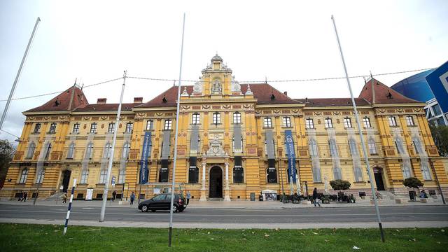 Zagreb: Na zgradu MUO postavljena instalacija Hommage Bolleu autorice Ide Blažičko