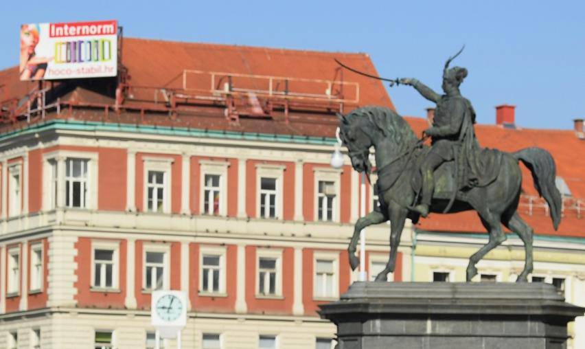 Zagreb: Uskrsno prijepodne na Trgu bana Josipa JelaÄiÄa