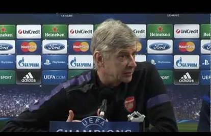 Wenger na press-konferenciji novinaru: Zašto me gledate?