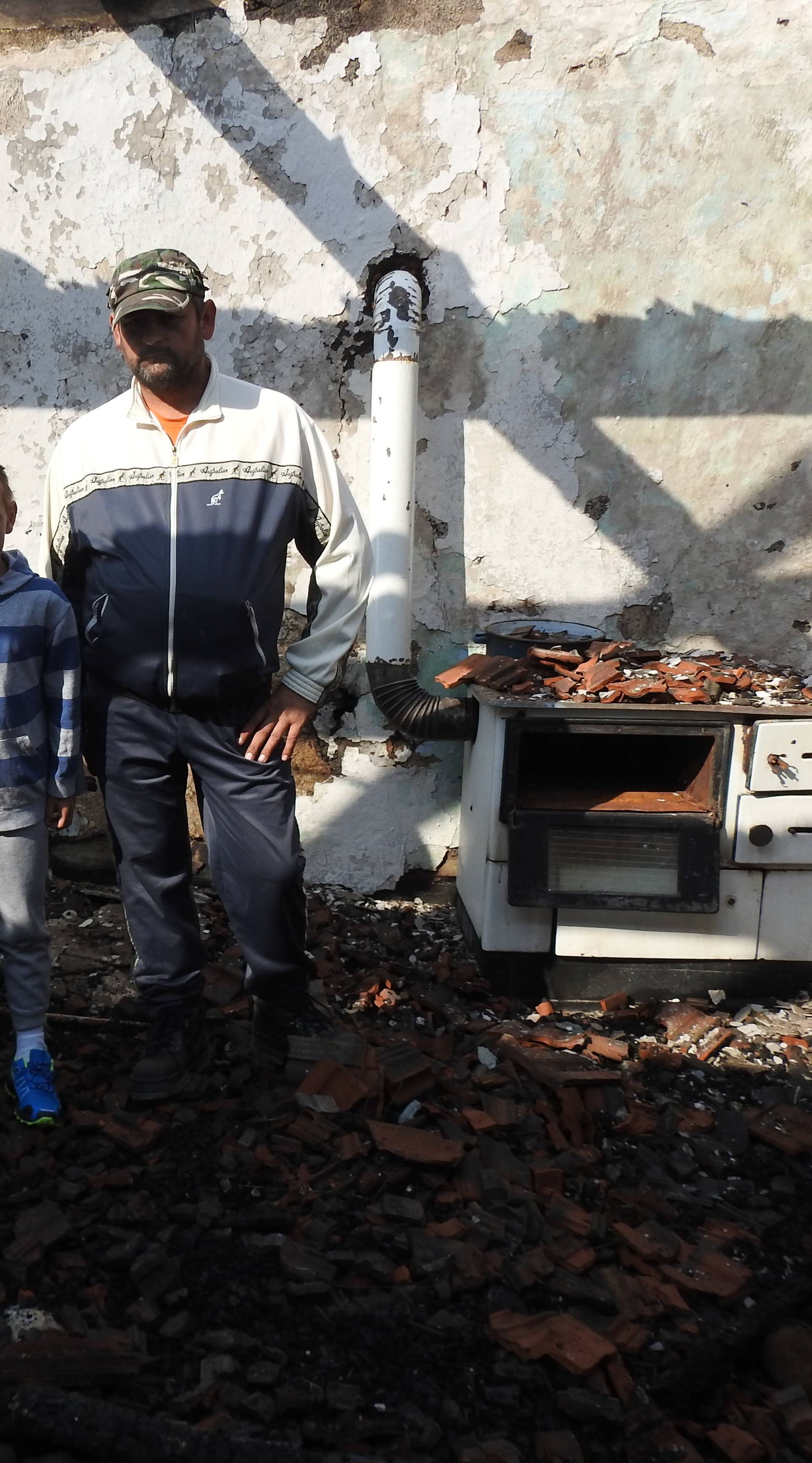 Vatra im progutala dom: Djeca nemaju niti hrane, niti odjeće...
