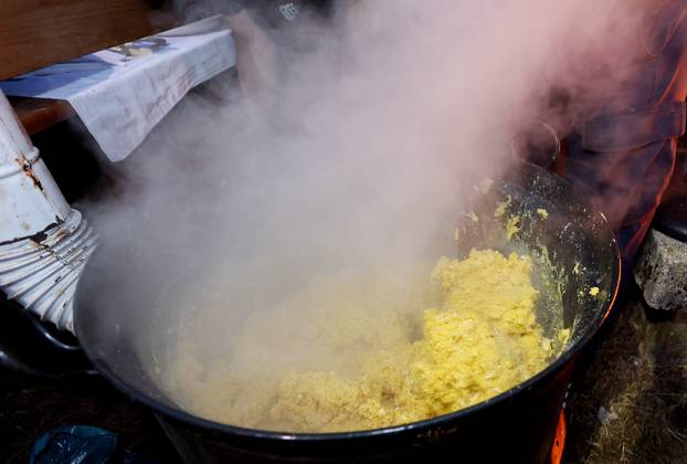 FOTO Dani komina, pure i brozina: Tijarica proslavila dane tradicije unatoč lošem vremenu