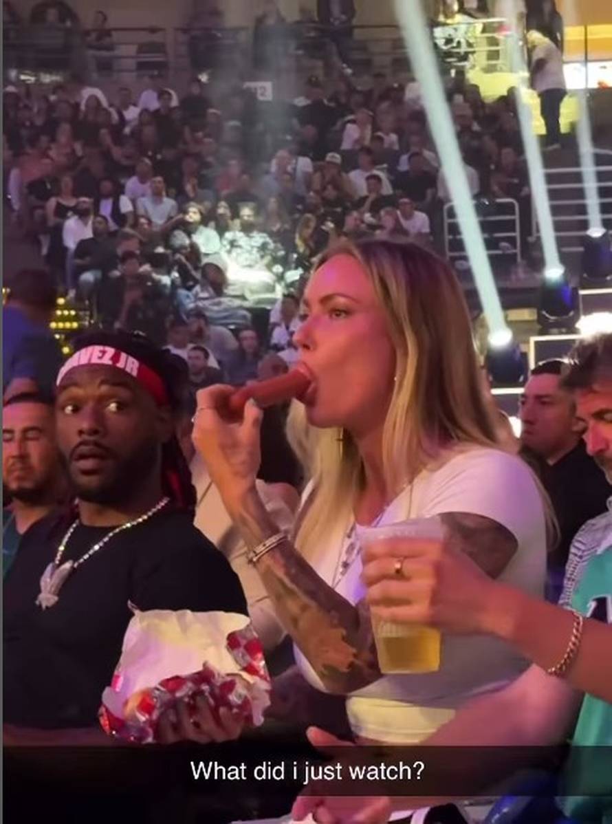 VIDEO Plavuša koja javno guta kobasicu hit je interneta! Zovu je 'Viking Barbie'. Evo tko je...