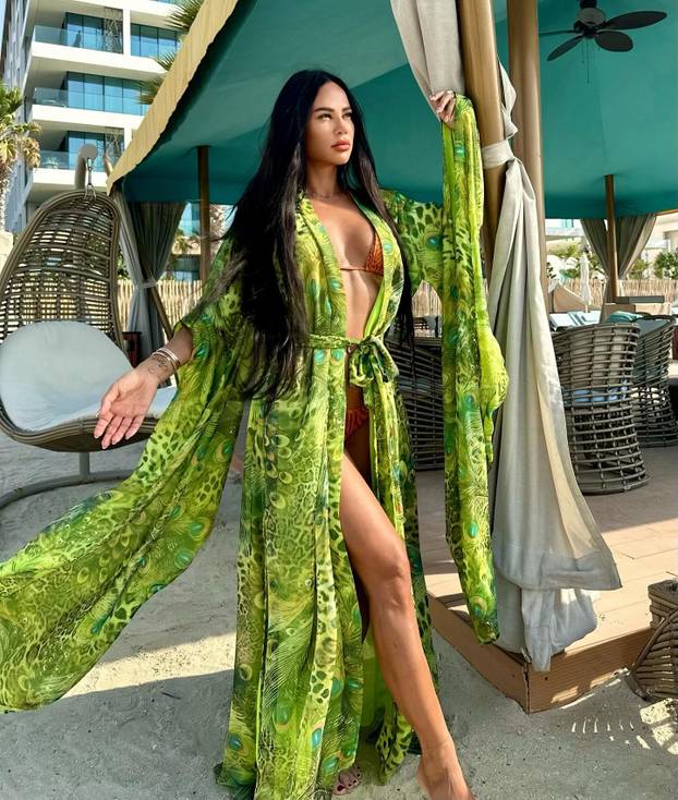 FOTO Zanosna crnka osvojila je splitsku publiku. Svi su gledali u njezinu žutu haljinu i trbušnjake