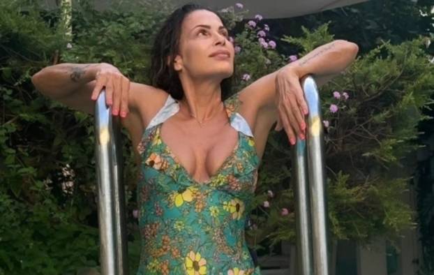 FOTO Zaboravite na kišni dan! Ana Sasso u kupaćem kostimu popravlja temperaturu u trenu