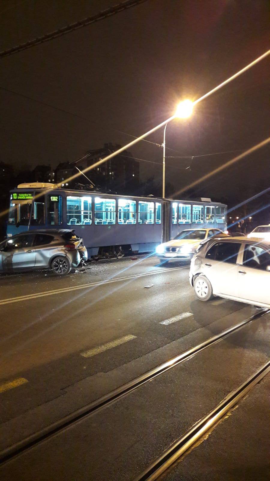 Sudarila se dva tramvaja i dva automobila, nema ozlijeđenih