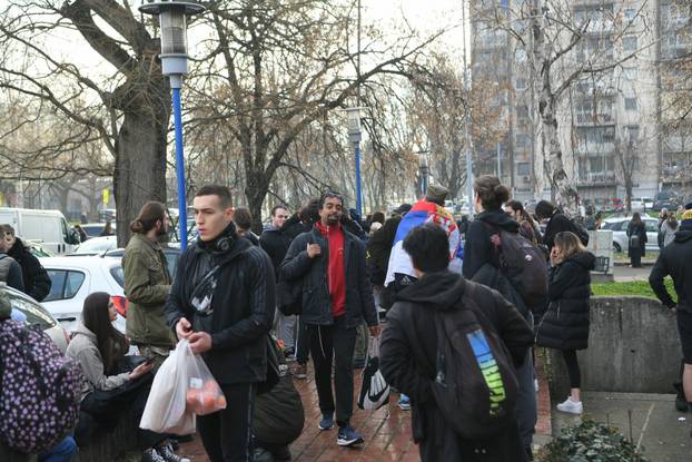 FOTO Krenuo je veliki studentski marš od Beograda do Novog Sada: 'Stići ćemo tamo još jači'