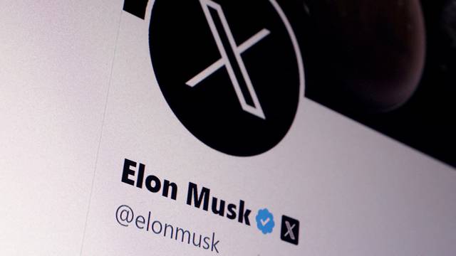 FILE PHOTO: Illustration shows Elon Musk Twitter account