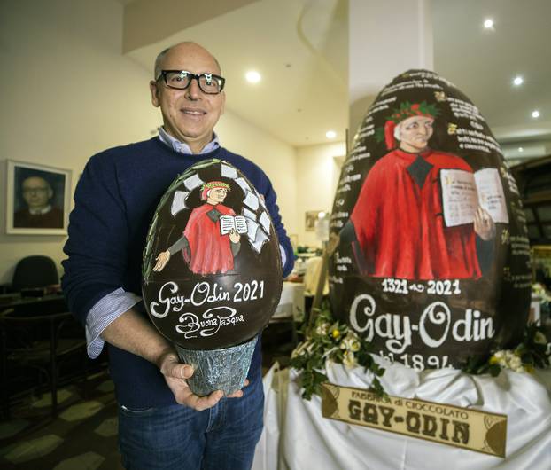 new record made by the ancient chocolate factory, Gay Odin: The largest chocolate egg in the world
