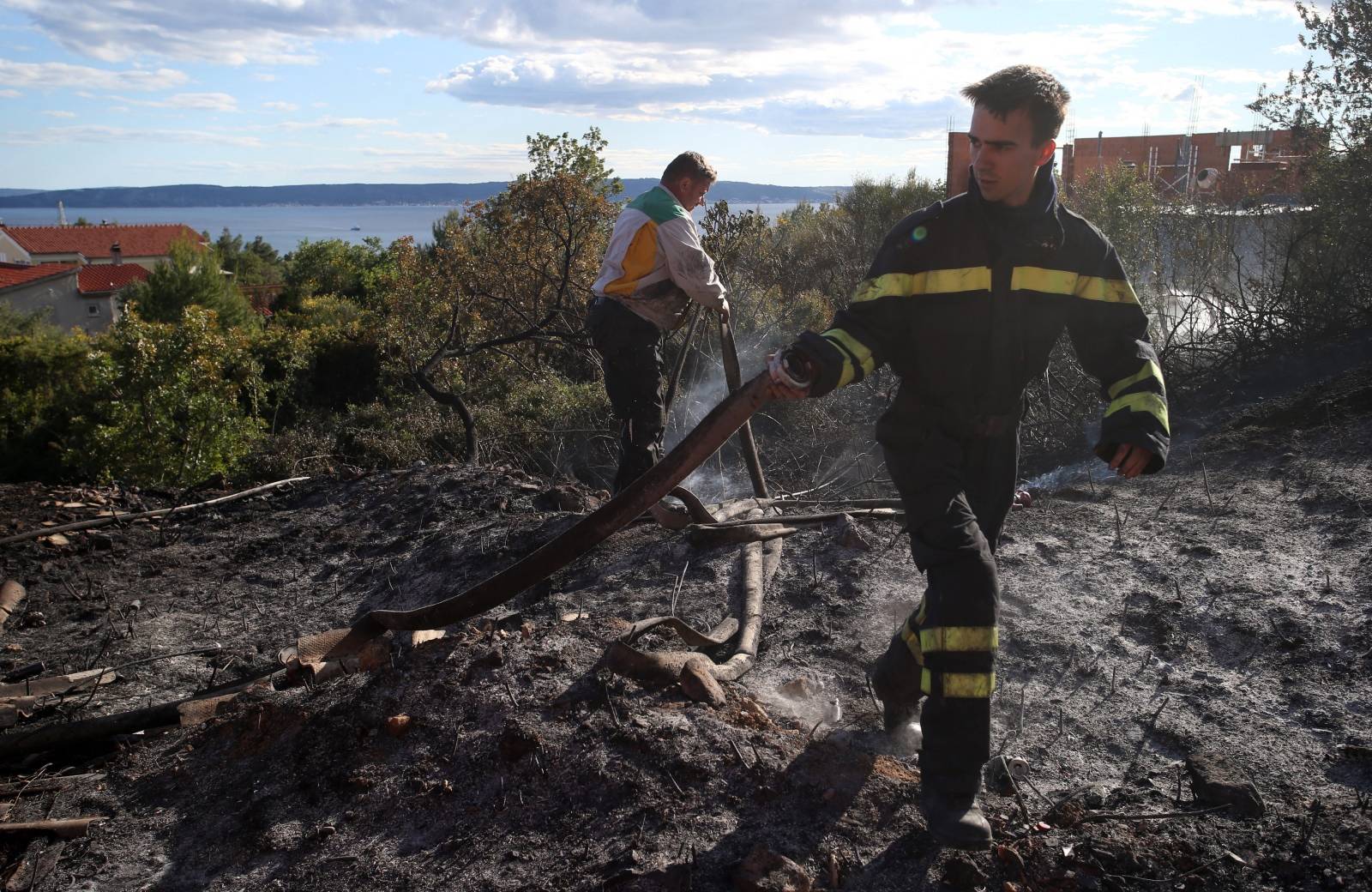 Kaštel Sućurac: Brzom intervencijom spriječeno širenje požara