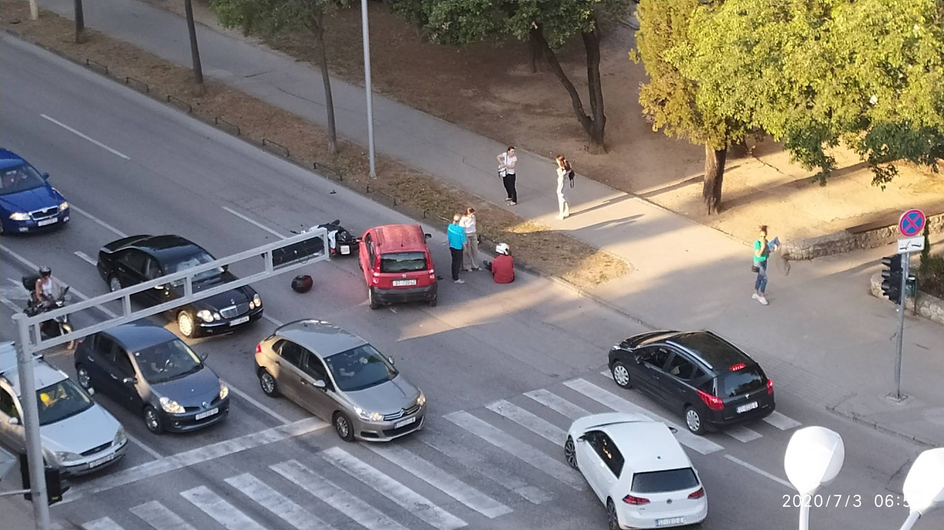 Sudarili se motocikl i automobil u Splitu, jedan čovjek ozlijeđen