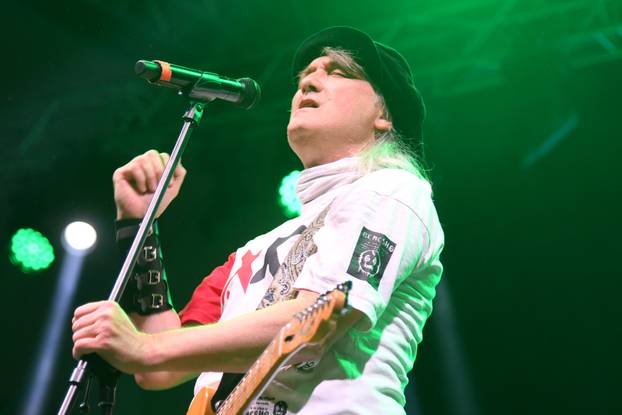 Bjelovar: Plavi orkestar napravio neviđeni delirij među obožavateljima na Terezijani