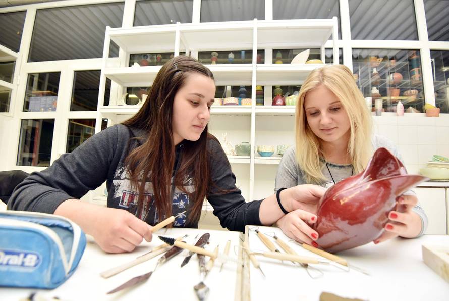 Naši učenici su uspješni zidari, dizajneri, stolari te slikari...