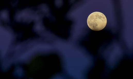 FOTO Pogledajte kako puni mjesec obasjava ulice Zadra