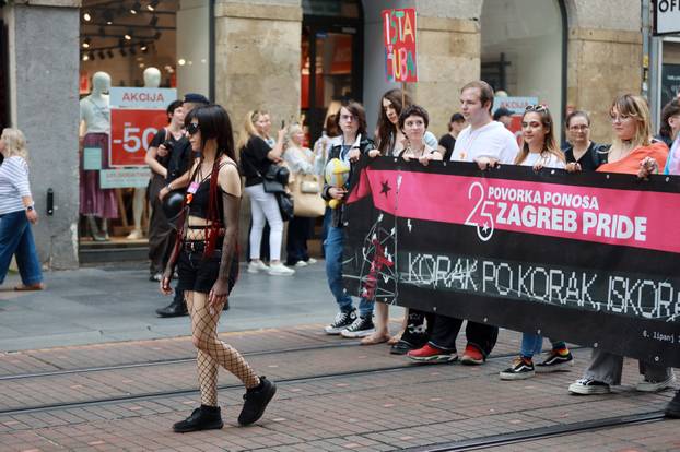 Zagreb: 25. Povorka ponosa LGBTIQ zajednice "Korak po korak, iskorak!"