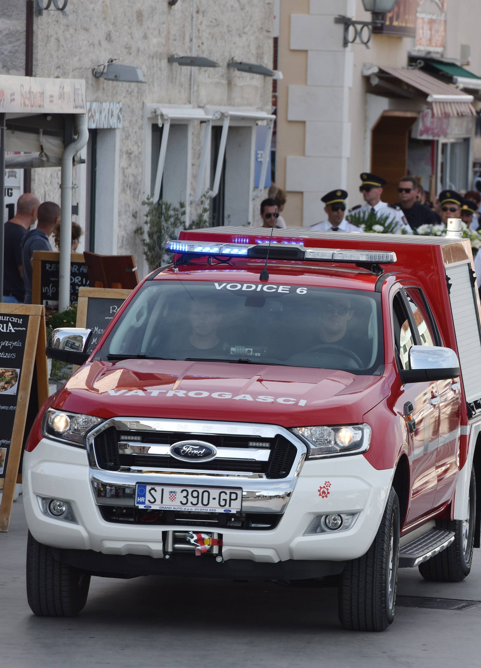 Zbog pritiska i Vodice odustale od puštanja letećih lampiona