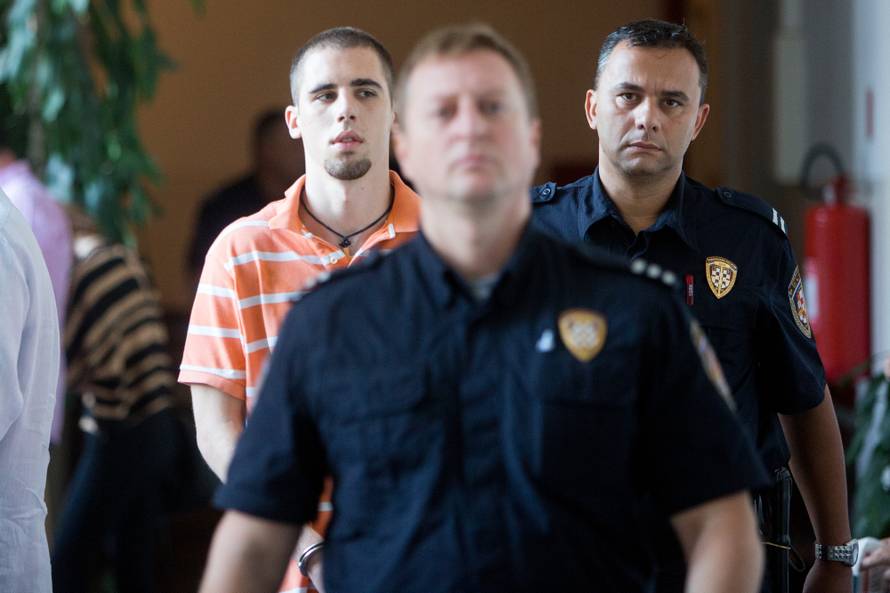 'Glasovi su mi rekli da moram ubiti vraga, i to nožem u srce'