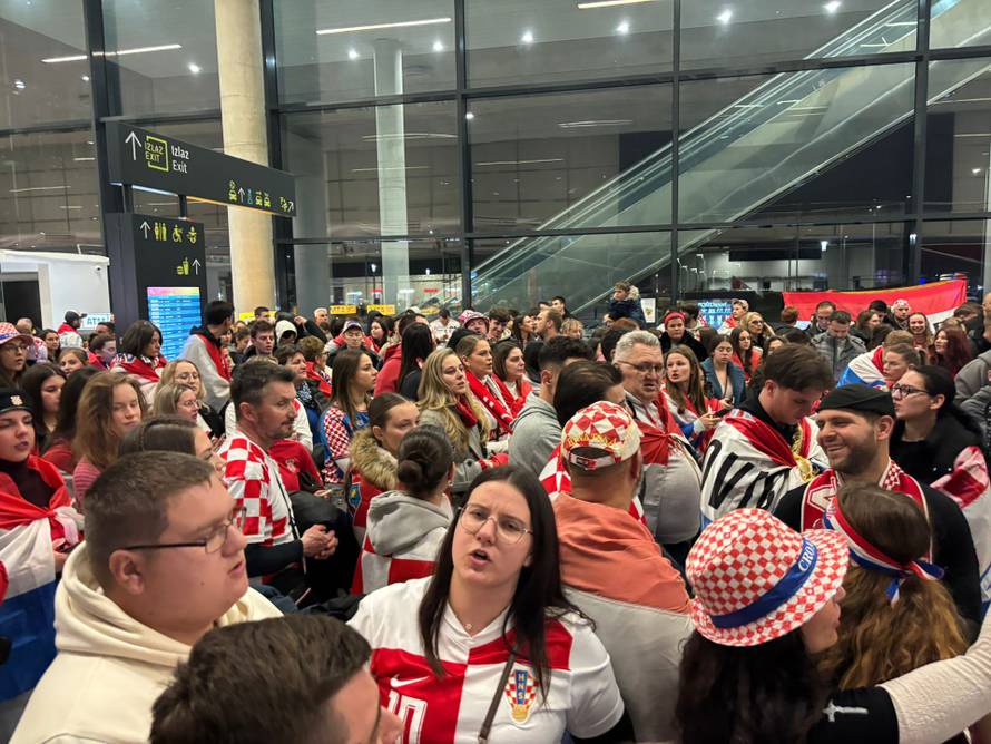 VIDEO Brončani stigli u Hrvatsku! Dočekali ih brojni navijači, orio se Thompson