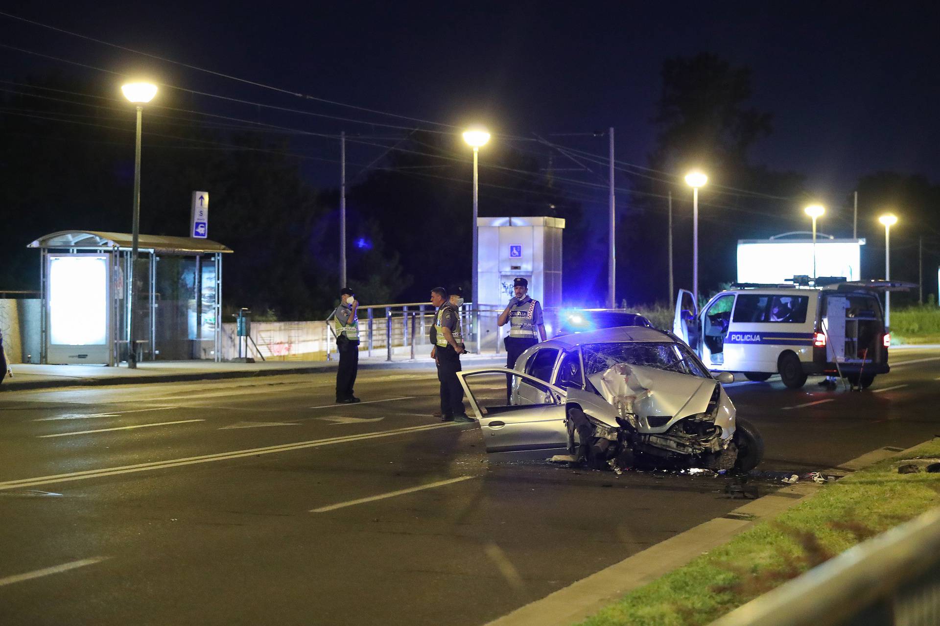 Zagreb: Automobilom se zaletio u stup, policija obavlja očevid