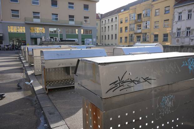 Zagreb: Zboj najavljene renovacije uklonjeni su štandovi s platoa tržnice Dolac