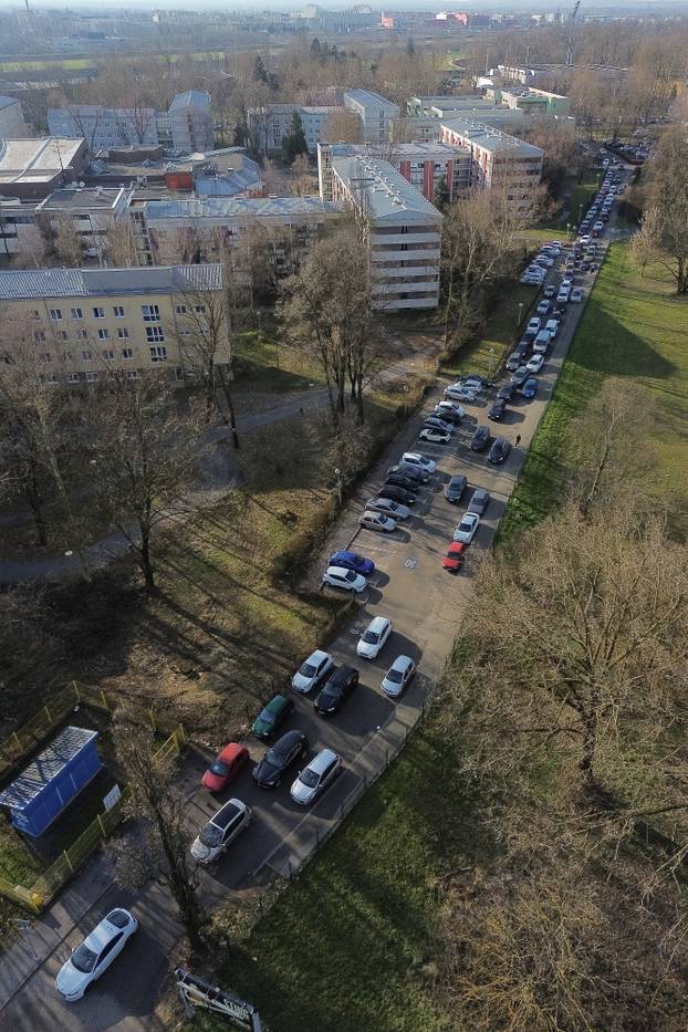 Zagreb: Pogled iz zraka na prometne gužve na prilaznim cestama Jadranskom mostu