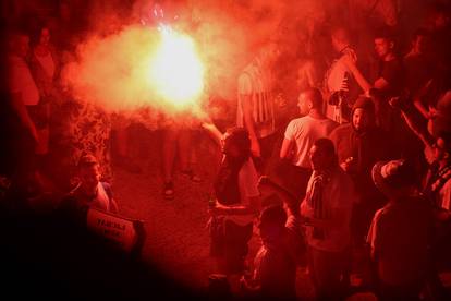 FOTO Luda fešta u Zadru: Baklje i pjesma za nove-stare prvake