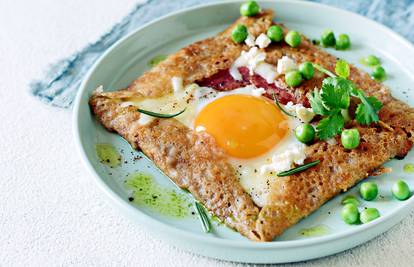 Za doručak ili večeru: Palačinke od heljde sa šunkom i jajima